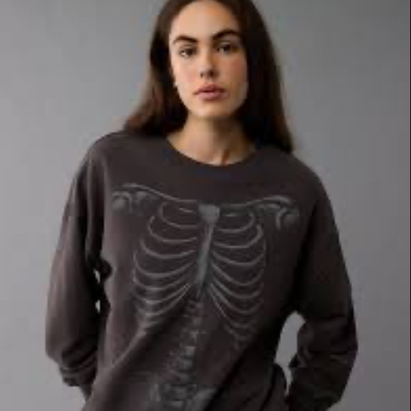 American Eagle Outfitters Tops - American Eagle Oversized Skeleton Halloween Graphic Sweatshirt